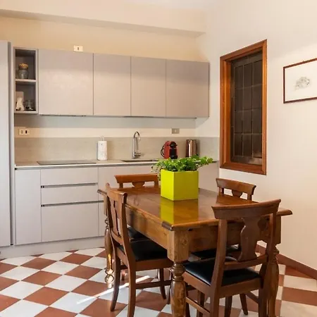 Rocca - Cav La Casa Di Rosa